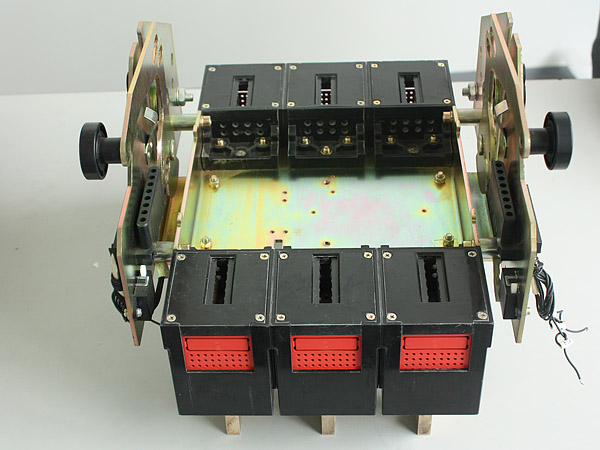 HF-CHR系列塑壳断路器抽出式装置